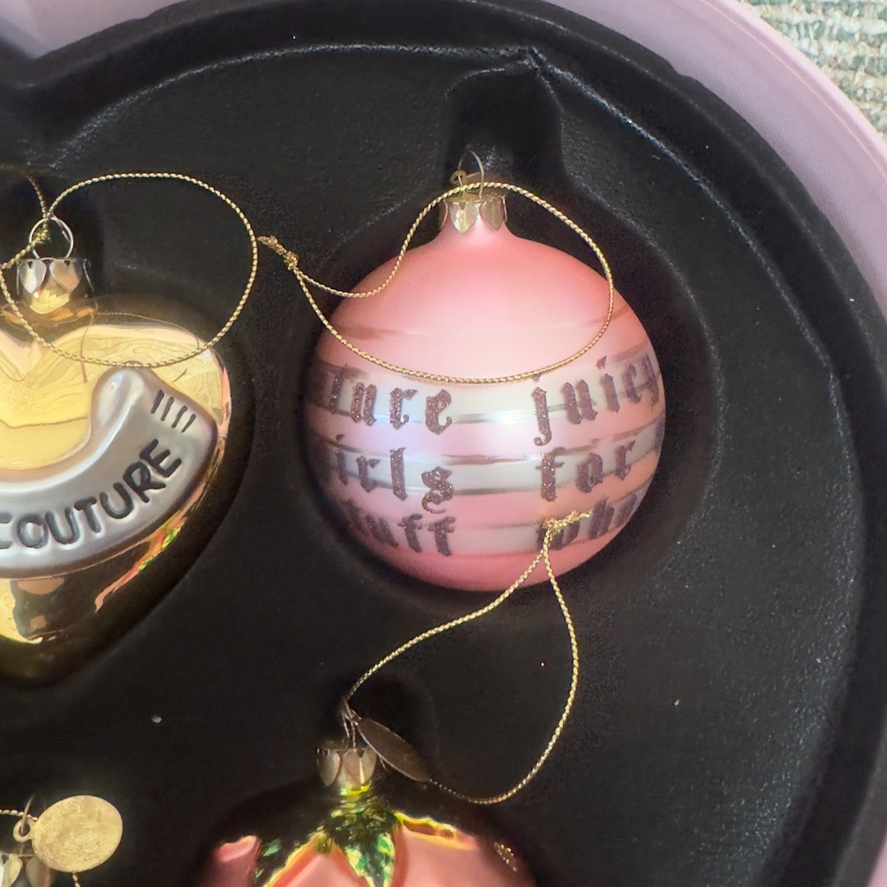 RARE Juicy Couture Set of 6 Blown Glass Christmas Holiday Ornaments Heart Box - Picture 5 of 11